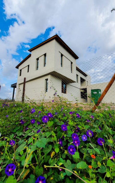 CASA EN LA CERCANÍA